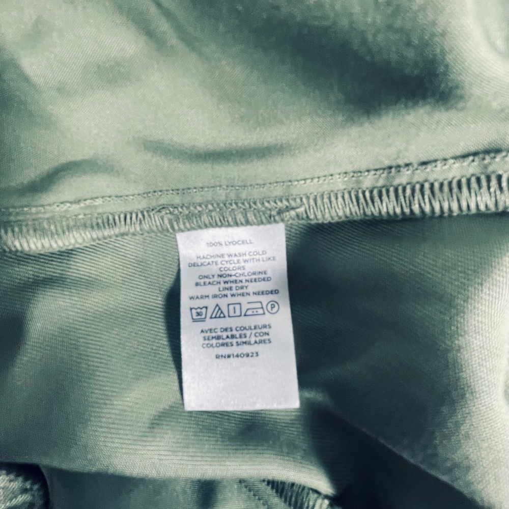 LOFT Womens Pleated Pull On Shorts Olive Green Lyocell Size 14 Elastic Waist - Picture 7 of 8